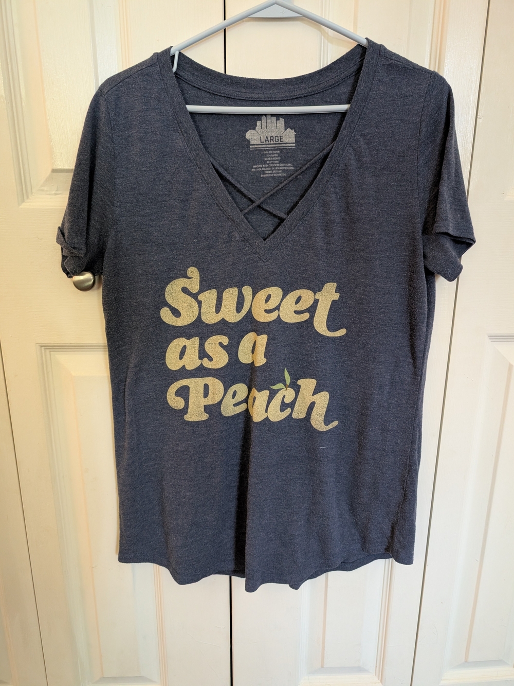 Women's 'Sweet as a Peach' Navy Graphic V-Neck Top